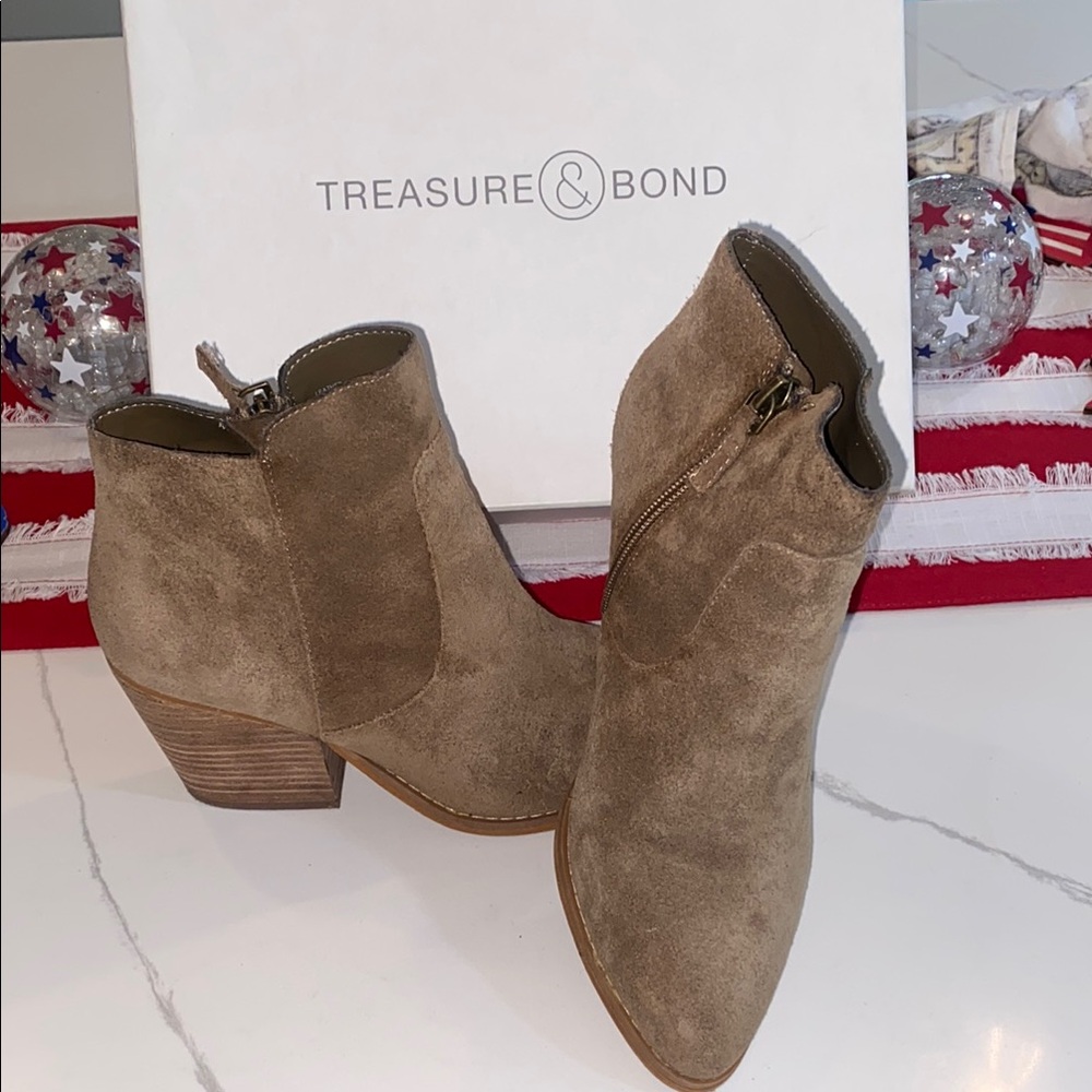 Treasure & Bond Tan Ankle Booties with Stacked Heel